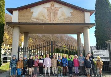 Przedszkolaki odwiedziły cmentarz