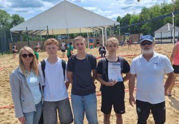 Powiatowe Igrzyska Młodzieży Szkolnej w piłce siatkowej plażowej.